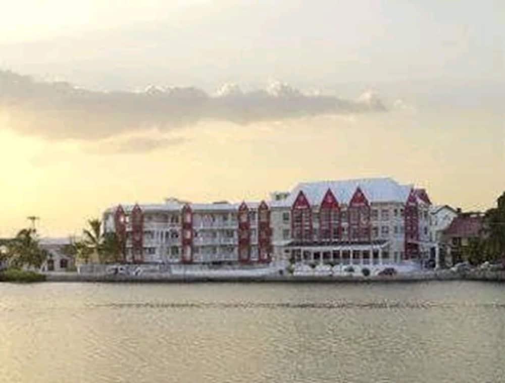 Ramada Tikal Isla De Flores Hotel Exterior photo